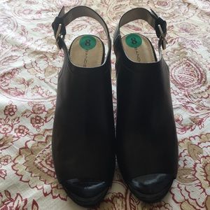 New pair of Bandolino shoes size 8